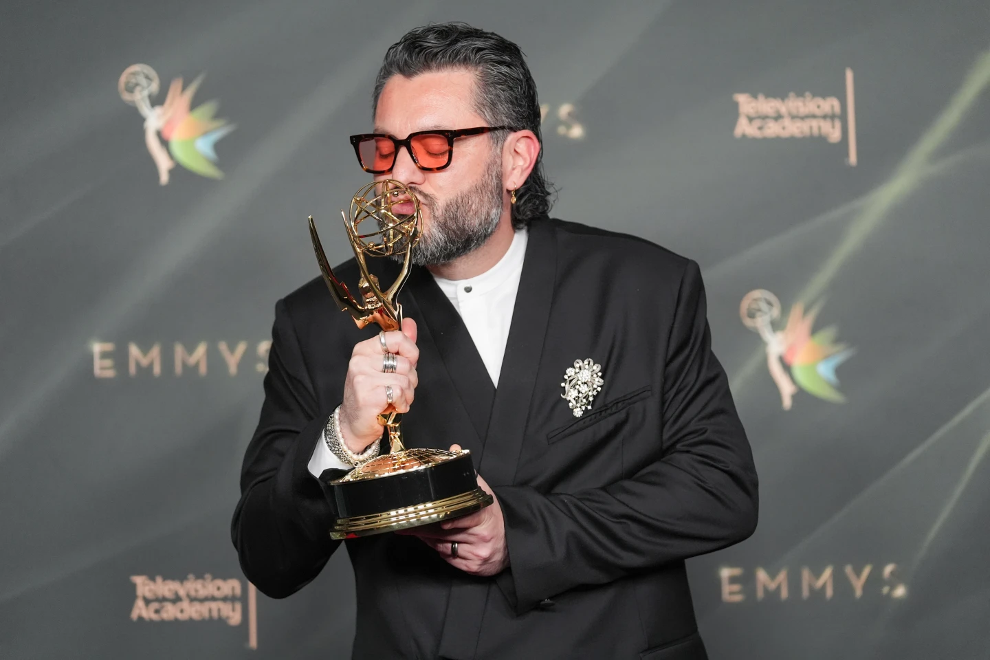 “The Pitt”, “Hacks” y “Pluribus” buscan dominar los Emmy; Bad Bunny ya obtuvo su primer premio