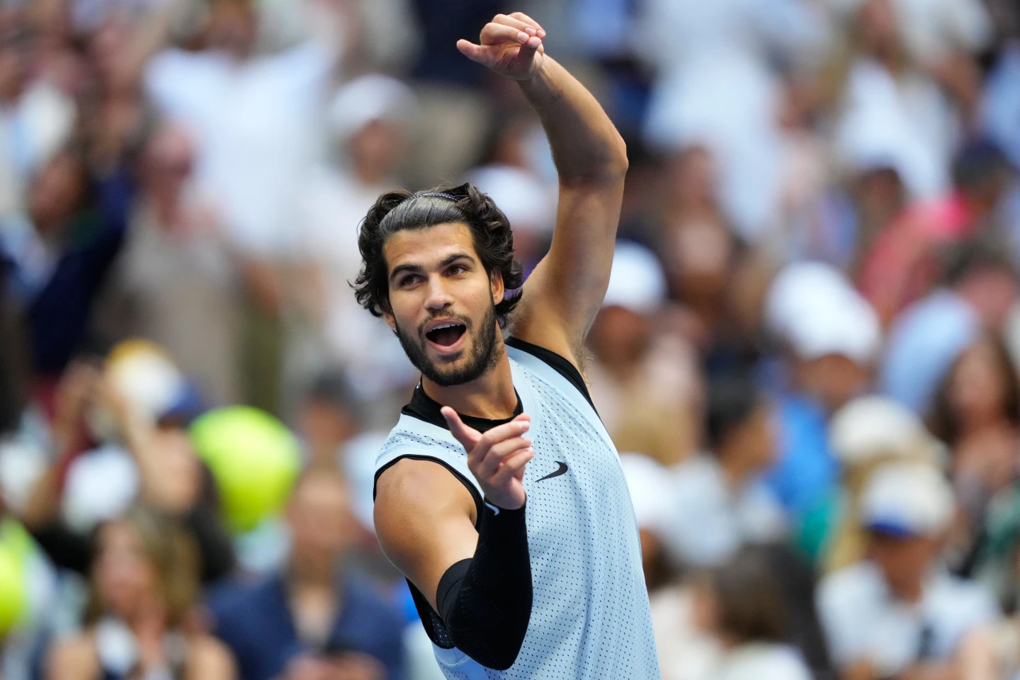 Alcaraz vence a Tommy Paul y avanza con firmeza a cuartos de final del US Open