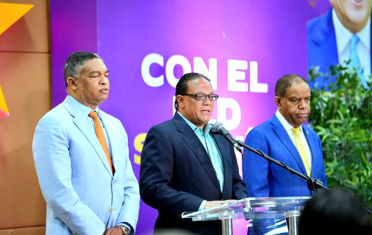 Manfred Mata desiste de demanda ante el TSE y seguirá en consulta presidencial del PLD