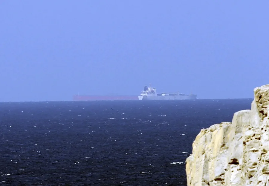 Irán ataca dos buques y bases estadounidenses en Jordania en respuesta al ataque de EE.UU. a cinco petroleros