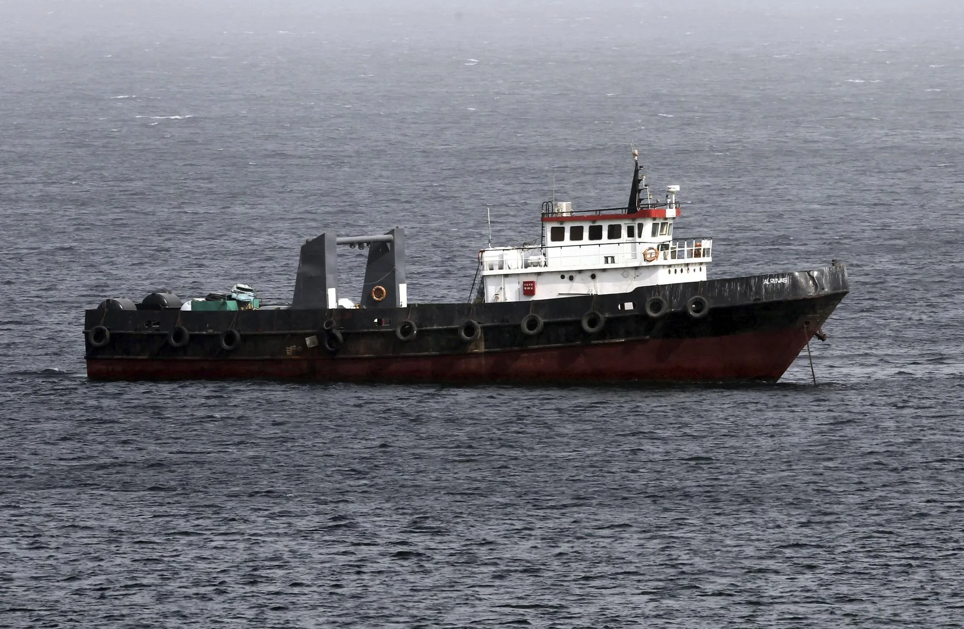 Irán dice que abordará el lunes con Omán las rutas seguras de navegación en Ormuz
