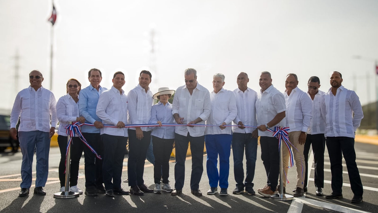 Abinader encabeza jornada de cuatro inauguraciones en Peravia con obras viales, comunitarias y deportivas