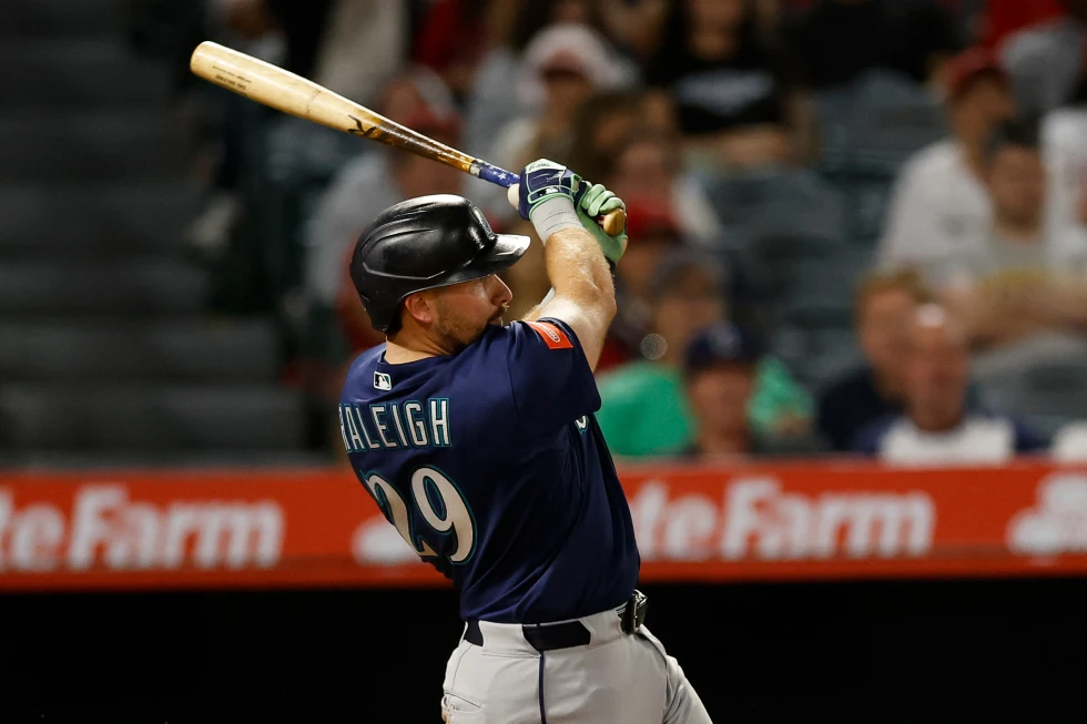 Raleigh y Naylor impulsan triunfo 7-2 de Marineros sobre Angelinos y mantienen viva esperanza de playoffs