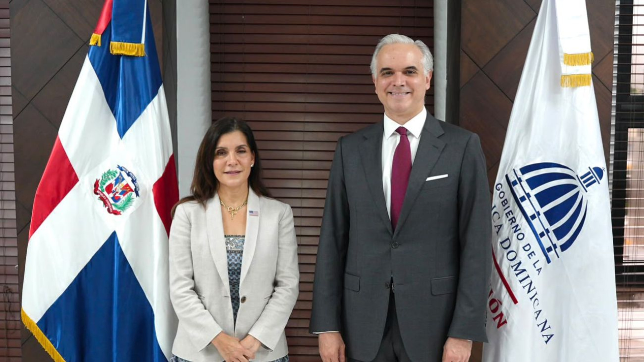 De Camps y embajadora de Estados Unidos analizan cooperación en bilingüismo y tecnología educativa