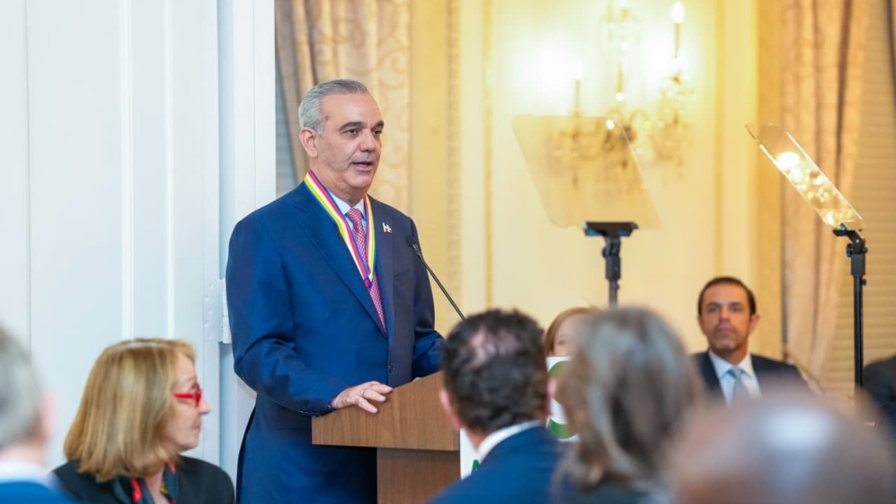 Americas Society otorga a Abinader su Insignia de Oro por liderazgo y gestión en República Dominicana