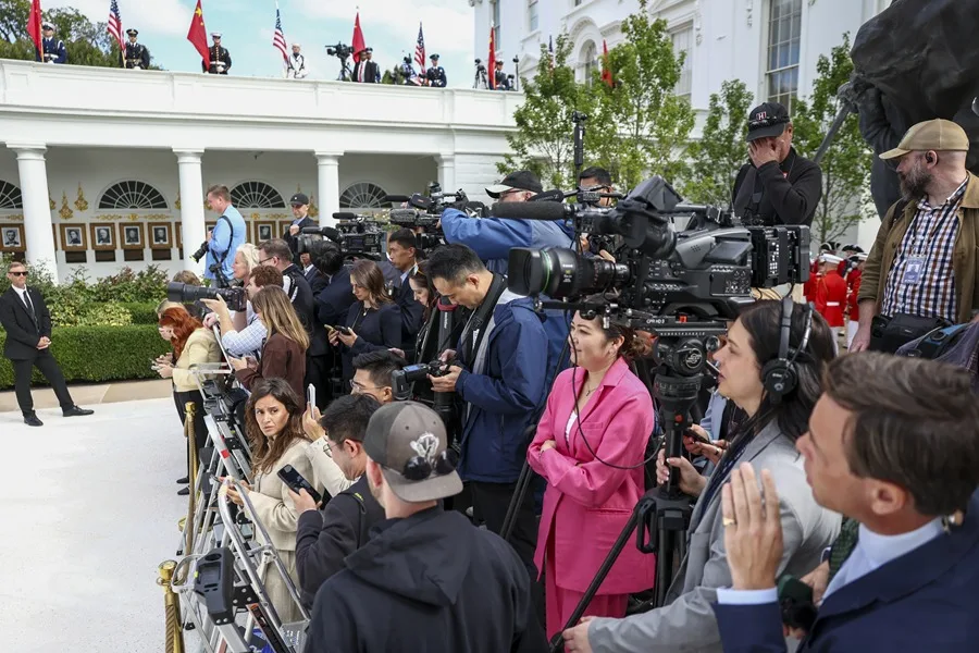 Periodistas de CNN y MS NOW entran en la Casa Blanca tras la orden del juez de cesar el veto de Trump