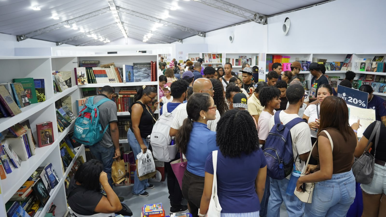 Miles abarrotan la Plaza de la Cultura en el inicio de la Feria Internacional del Libro Santo Domingo 2026
