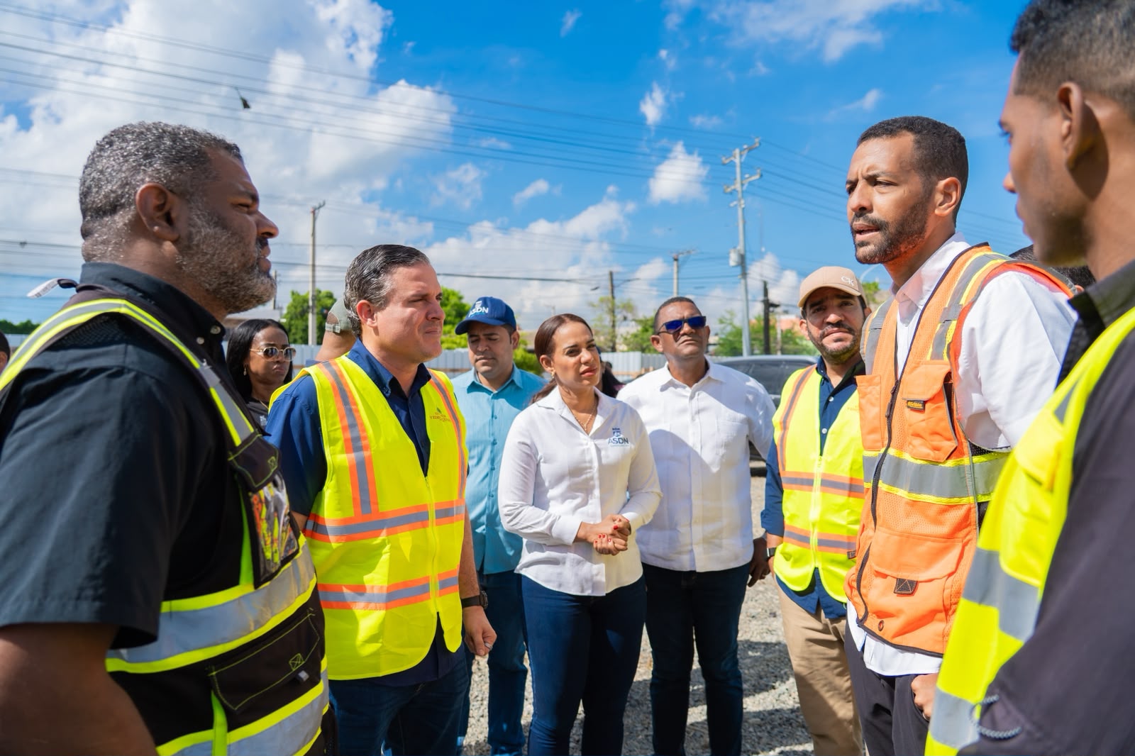 Ministro Jean Luis Rodríguez supervisa proyectos de infraestructura social en Santo Domingo Norte y construcción del play de Los Girasoles