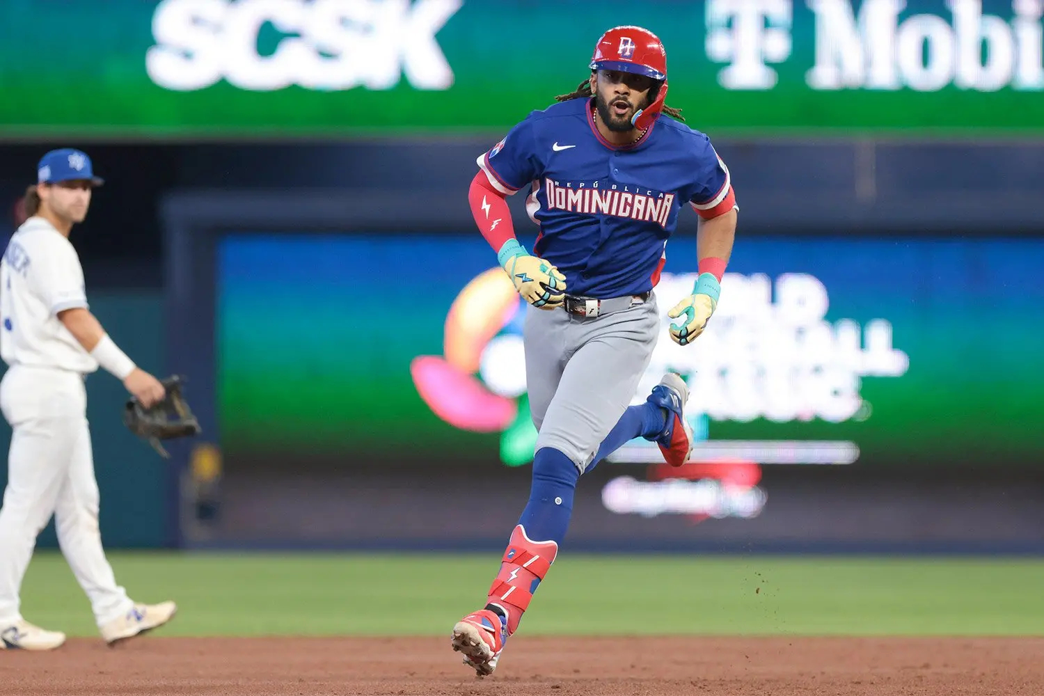 Juan Soto, Vladimir Guerrero Jr., Ronald Acuña Jr. y Josh Naylor figuran entre las 20 camisetas más vendidas de Grandes Ligas