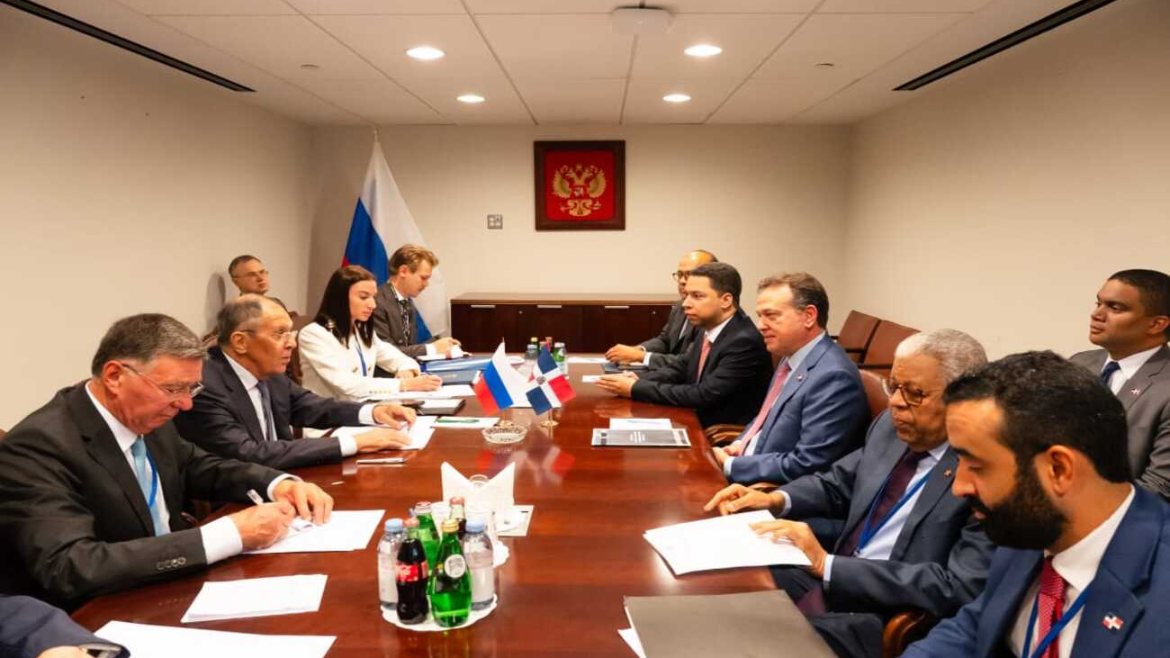 Bisonó plantea a canciller ruso preocupación por ofertas laborales a dominicanos vinculadas al conflicto en Ucrania