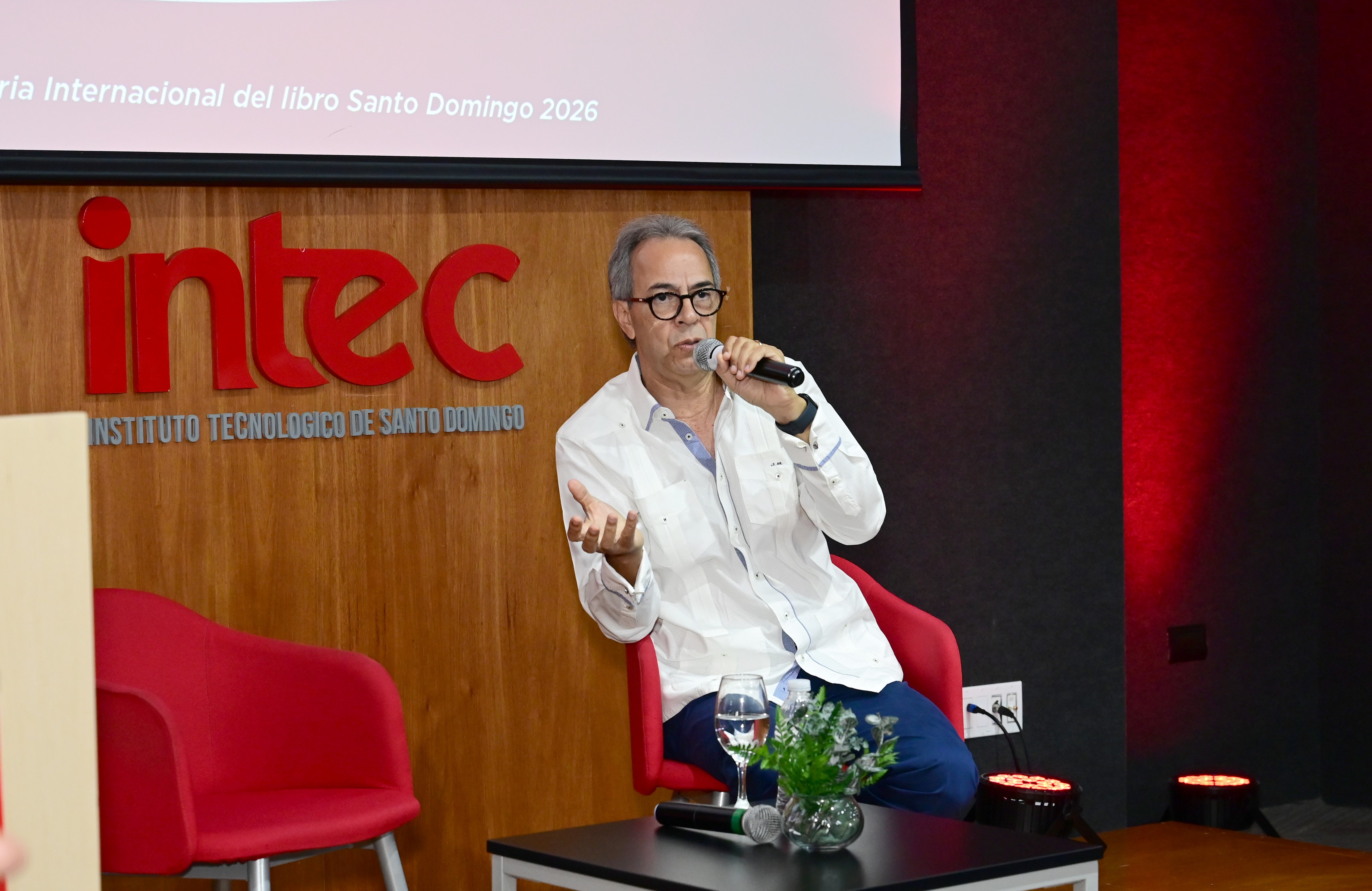 José Mármol llama desde INTEC a recuperar la lectura profunda frente a la inmediatez digital