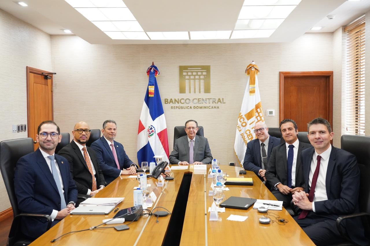 Valdez Albizu recibe delegación del FMI y destaca perspectivas de crecimiento de la economía dominicana