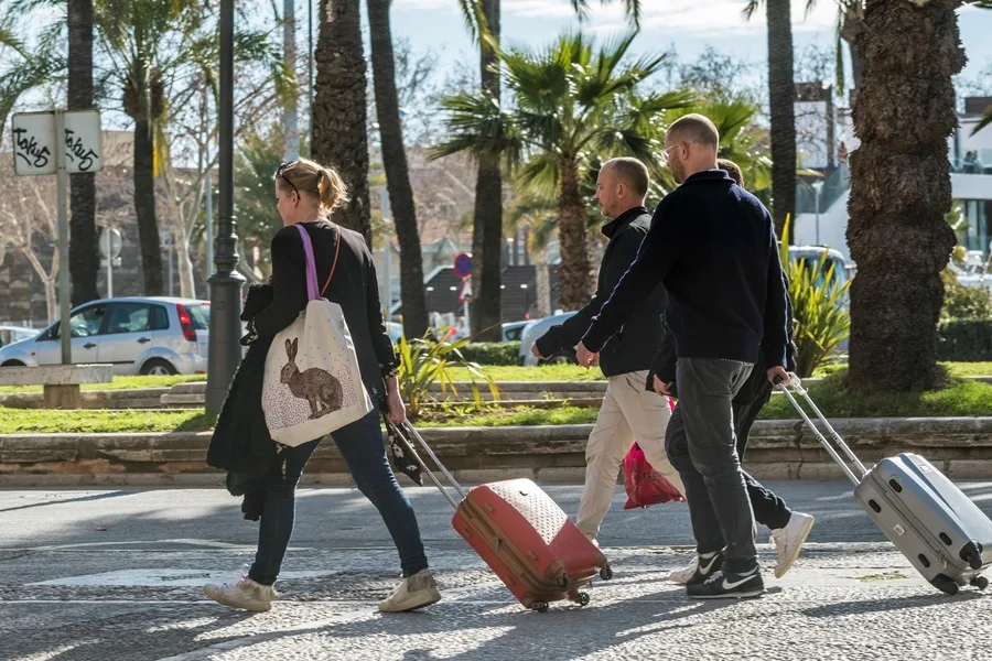 Airbnb incorpora la inteligencia artificial para planificar viajes y nuevos servicios como comida y lavandería