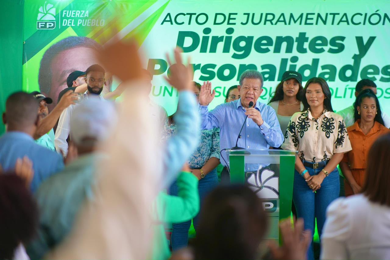 Leonel retoma agenda territorial y encabezará este domingo juramentación en San Cristóbal