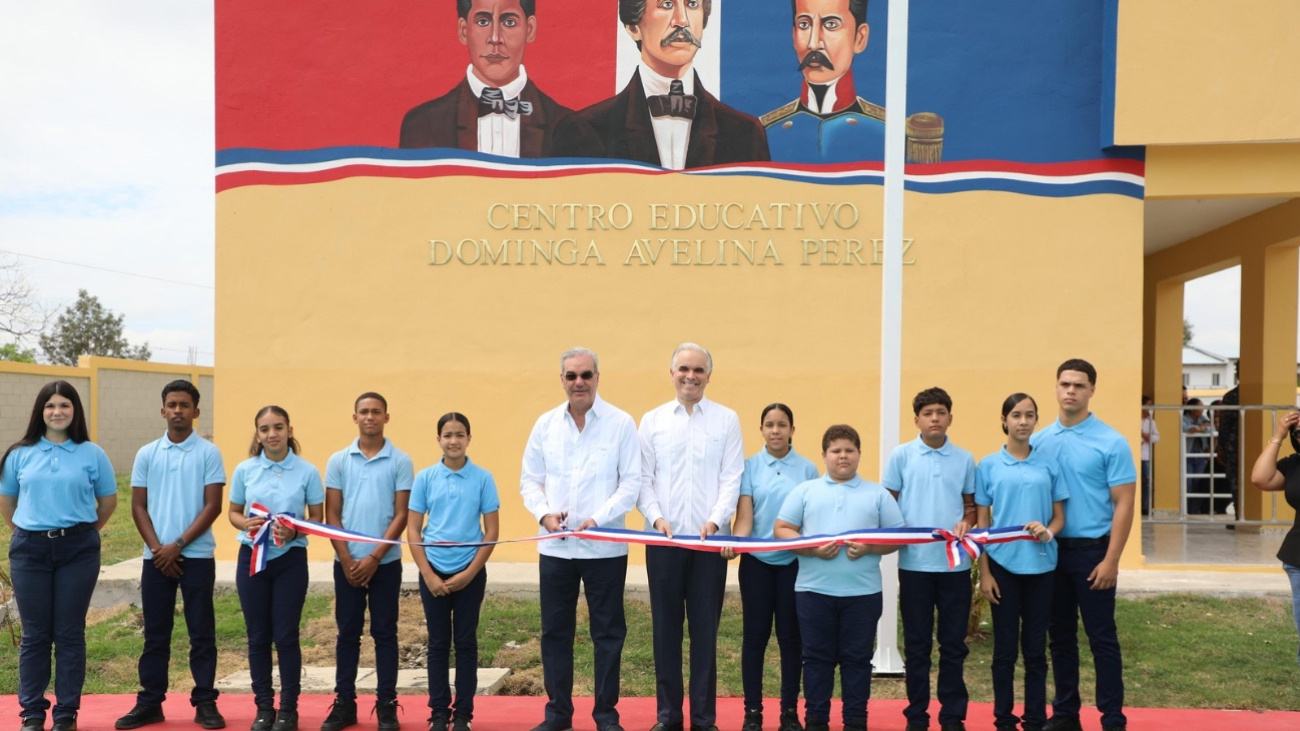 Abinader inaugura dos centros educativos en Santiago con 15 aulas para 525 estudiantes