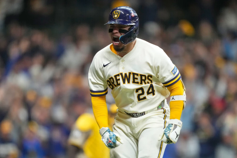 Contreras y Chourio impulsan triunfo de Milwaukee sobre San Diego en inicio de serie divisional