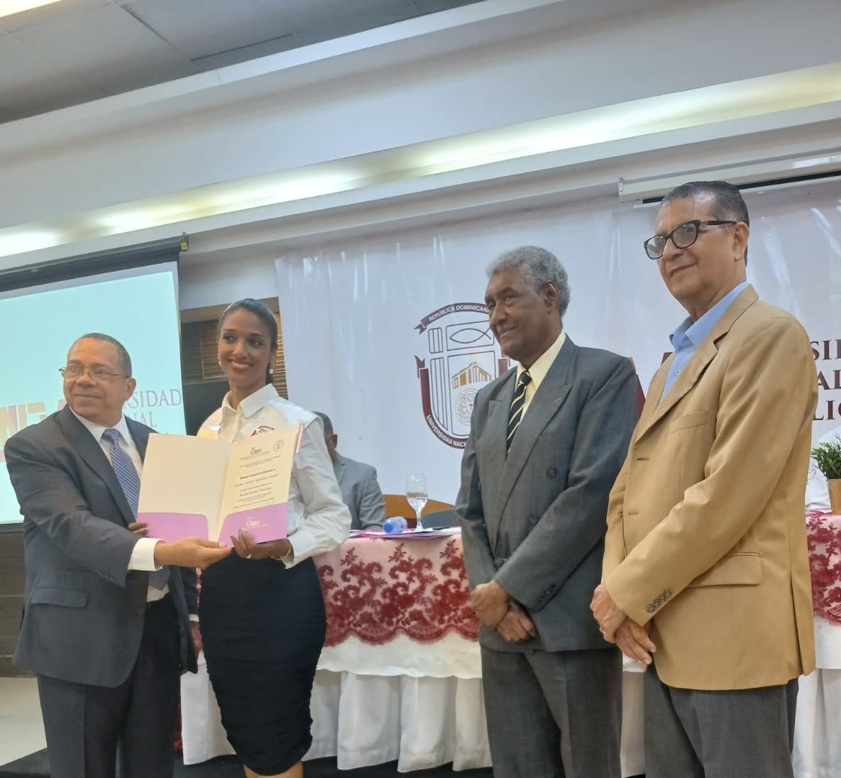 UNEV e INCAI celebran graduación de la primera promoción del Diplomado en Sanidad Interior y Liderazgo