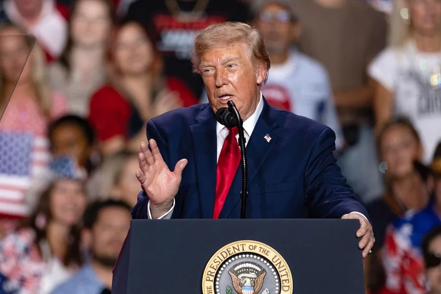 Trump dice que no atacará Irán antes de las elecciones y confirma contactos «productivos»