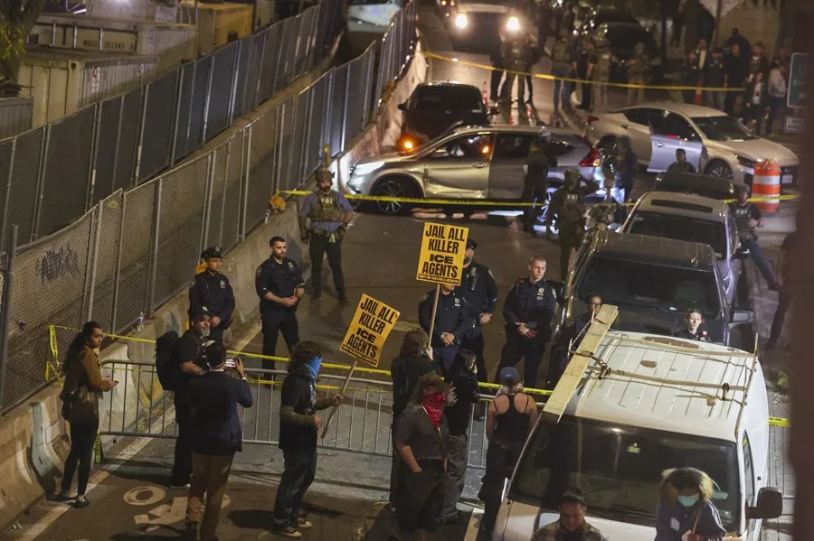Un agente del ICE hiere a un dominicano en Nueva York y decenas de personas protestan en la calle