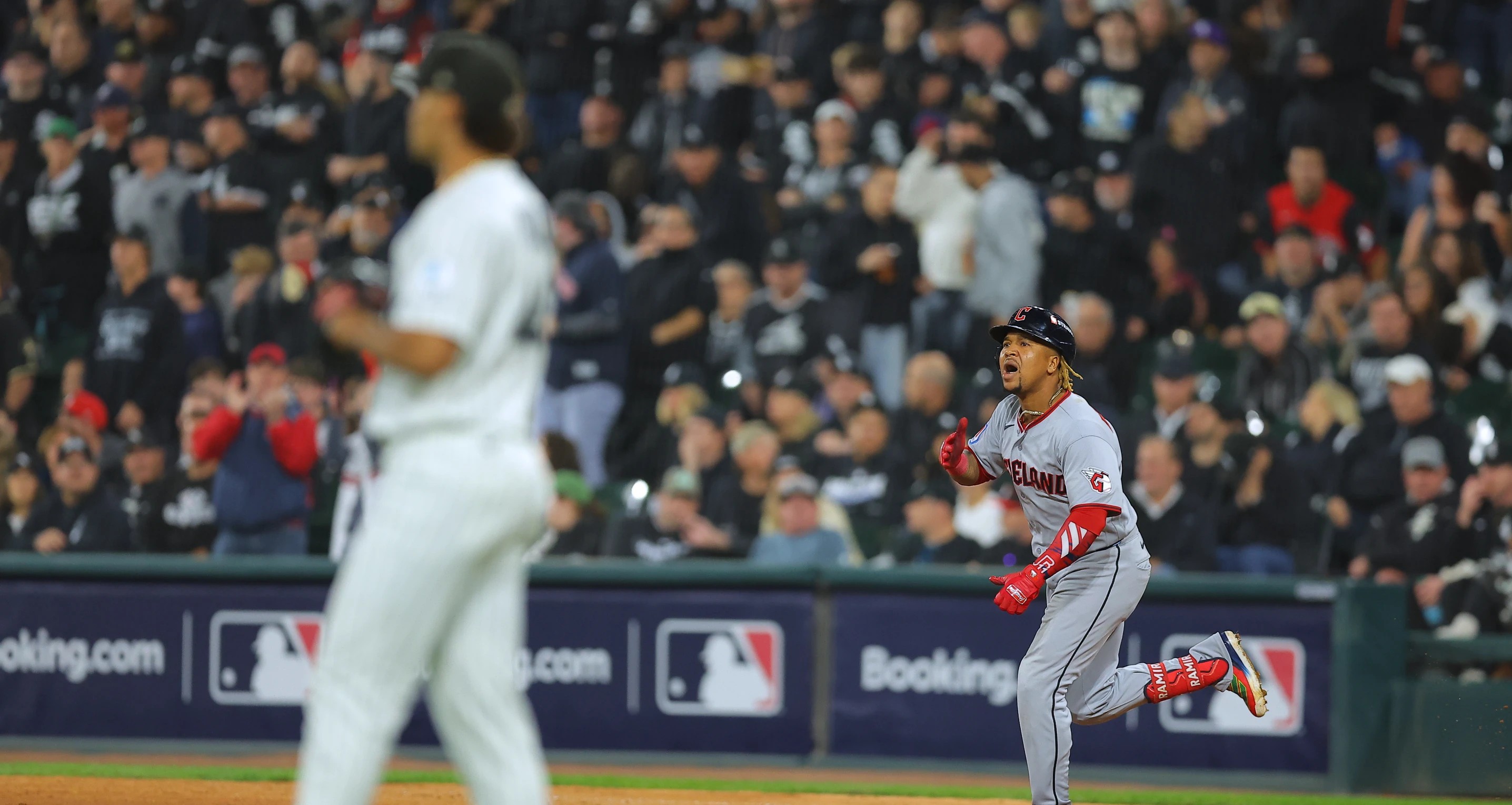 José Ramírez lidera triunfo de Cleveland y fuerza un quinto juego ante los Medias Blancas