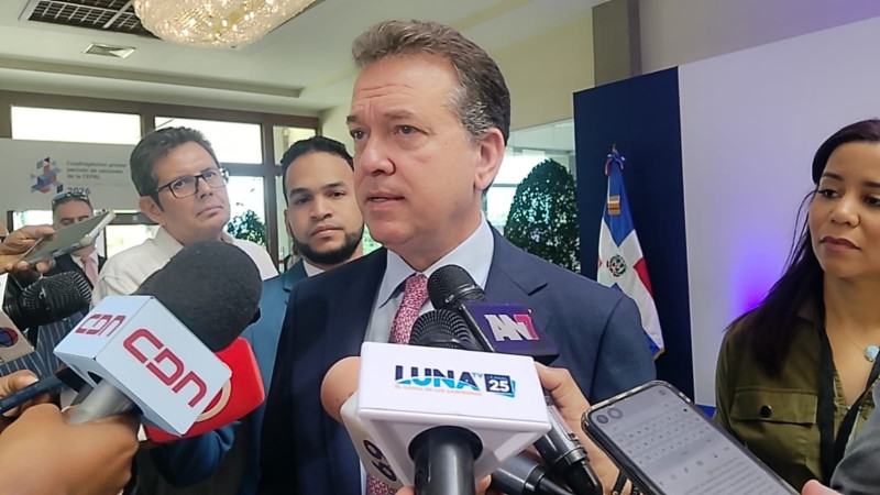 Canciller advierte sobre ofertas laborales que llevan a dominicanos a la guerra en Rusia: «No es un relajo ni un juego»