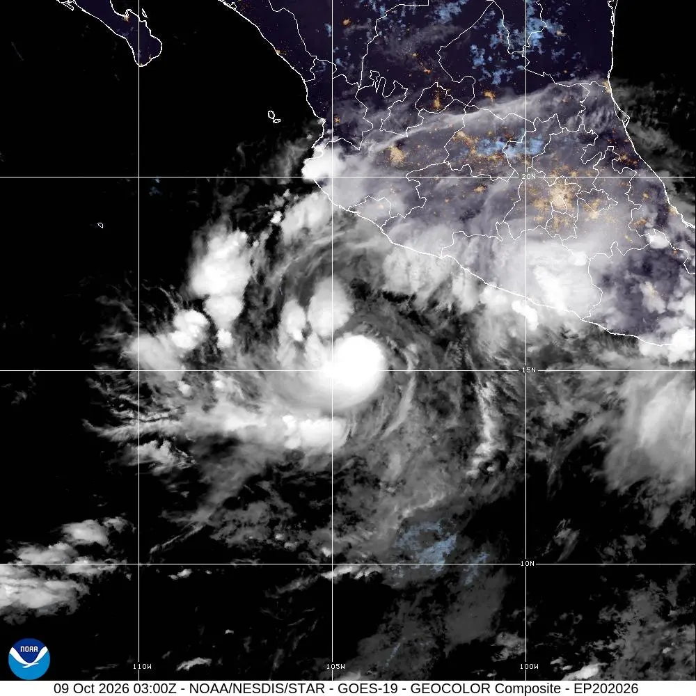 Huracán Simón alcanza categoría 4 mientras se acerca a la costa mexicana del Pacífico