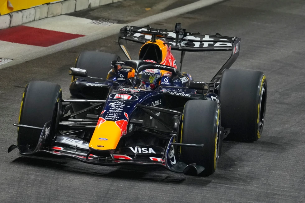 Verstappen conquista la pole del sprint en Singapur y Russell busca recortar la ventaja de Antonelli