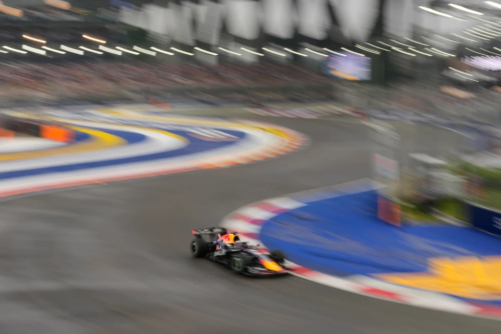 Russell se estrella cuando iba líder y Verstappen gana el sprint de la F1 en Singapur