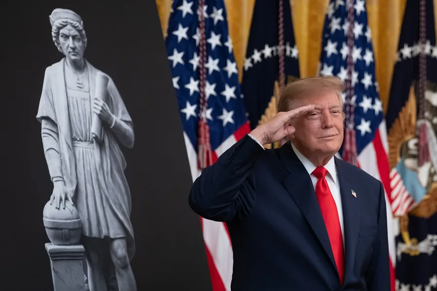 Trump «resucita» la figura de Colón en una ceremonia con embajadores de Italia y España