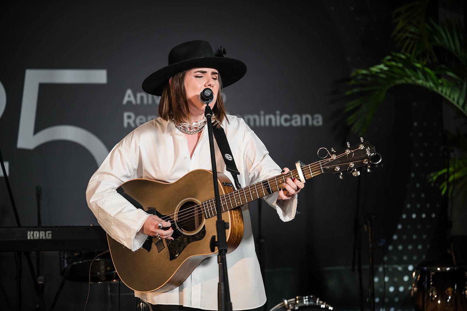 Covi Quintana llega a los Latin Grammy con un homenaje al merengue, la bachata y sus raíces dominicanas