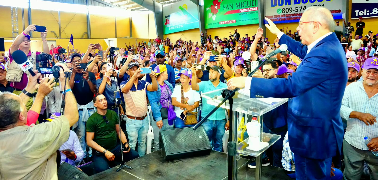 Danilo Medina propone comparar gestiones provincia por provincia y cuestiona protección a productores