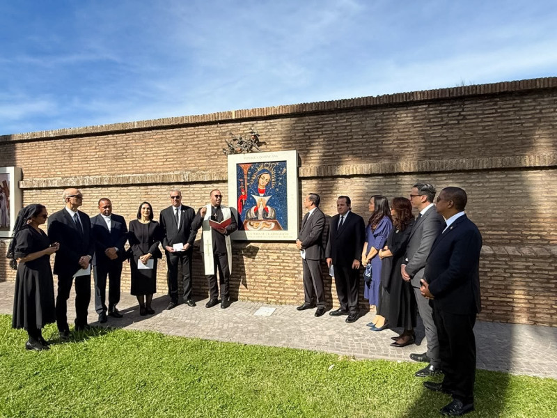 Abinader ora por la recuperación del papa León XIV y pide paz y unidad para las familias dominicanas