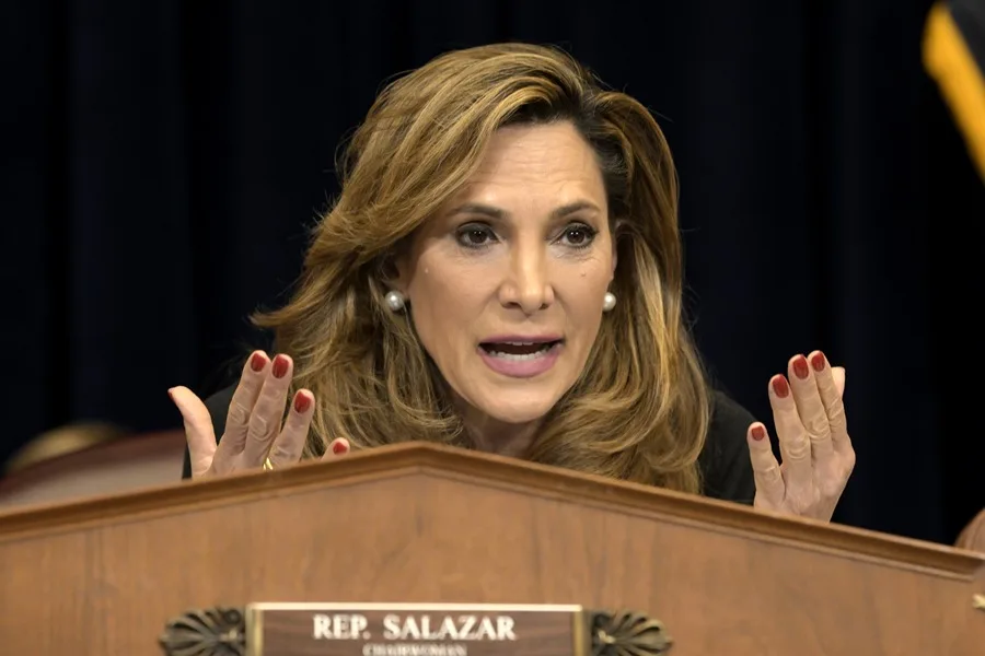  La congresista republicana María Elvira Salazar dice que Trump apoyará legalizar a algunos inmigrantes