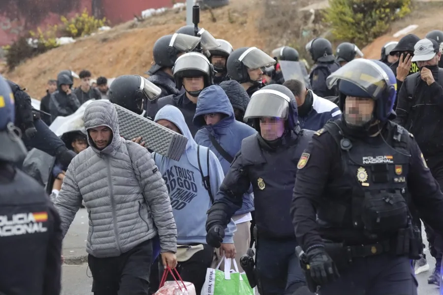 La Policía desmantela los asentamientos de migrantes más numerosos en Ceuta