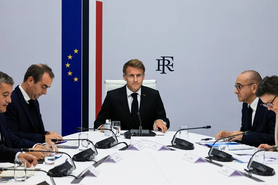 Macron responsabiliza a la extrema izquierda de la violencia, y apoya a la policía y a los comerciantes