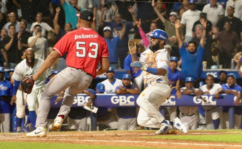 Licey, Águilas y Toros triunfan en la jornada del béisbol invernal