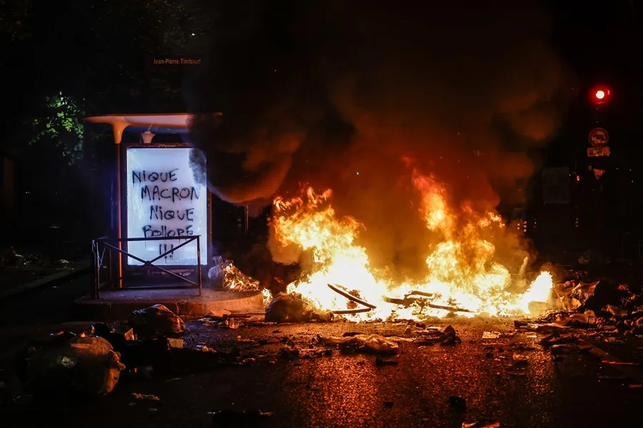 El primer ministro francés anuncia toques de queda parciales en varias ciudades ante la ola de disturbios