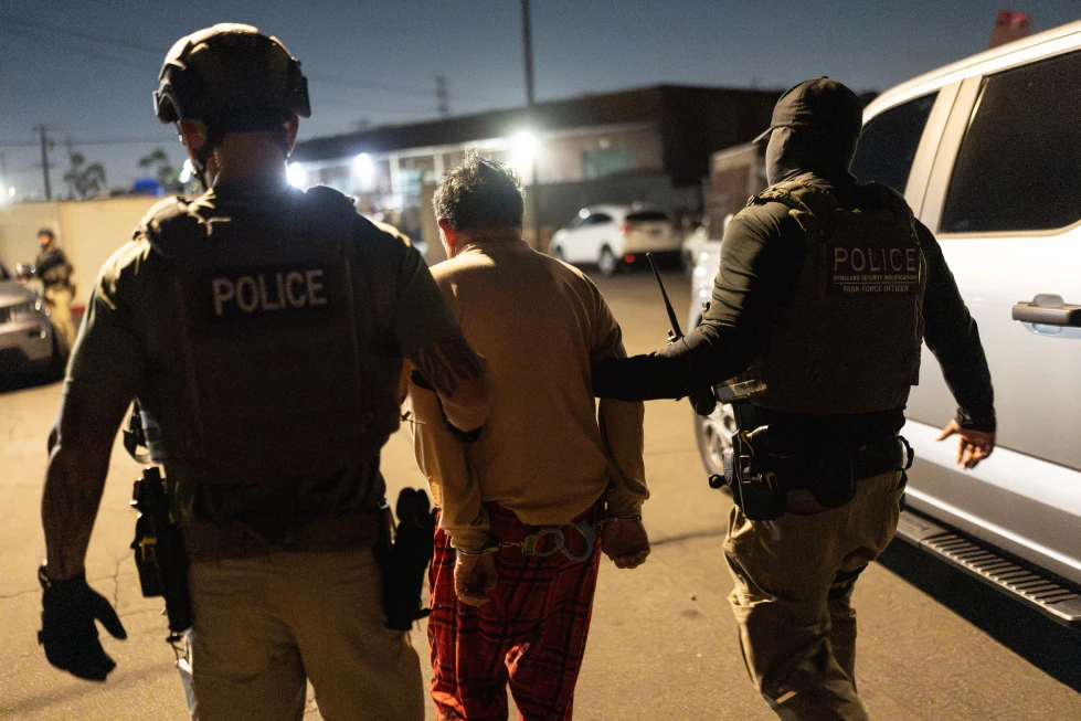Arrestan a más de dos docenas de extranjeros en California por presunto voto ilegal antes de las legislativas