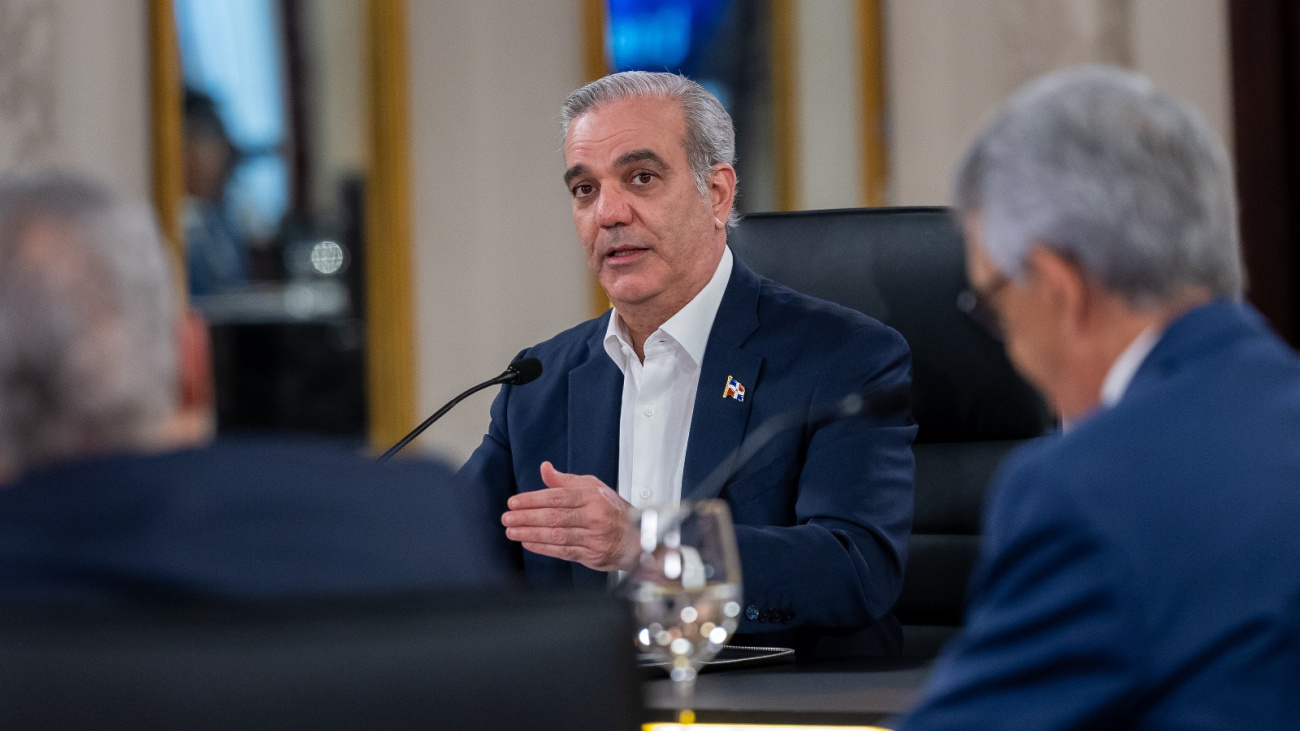 Gobierno destina hasta RD$200 por galón para contener el alza de combustibles en el transporte, asegura Abinader