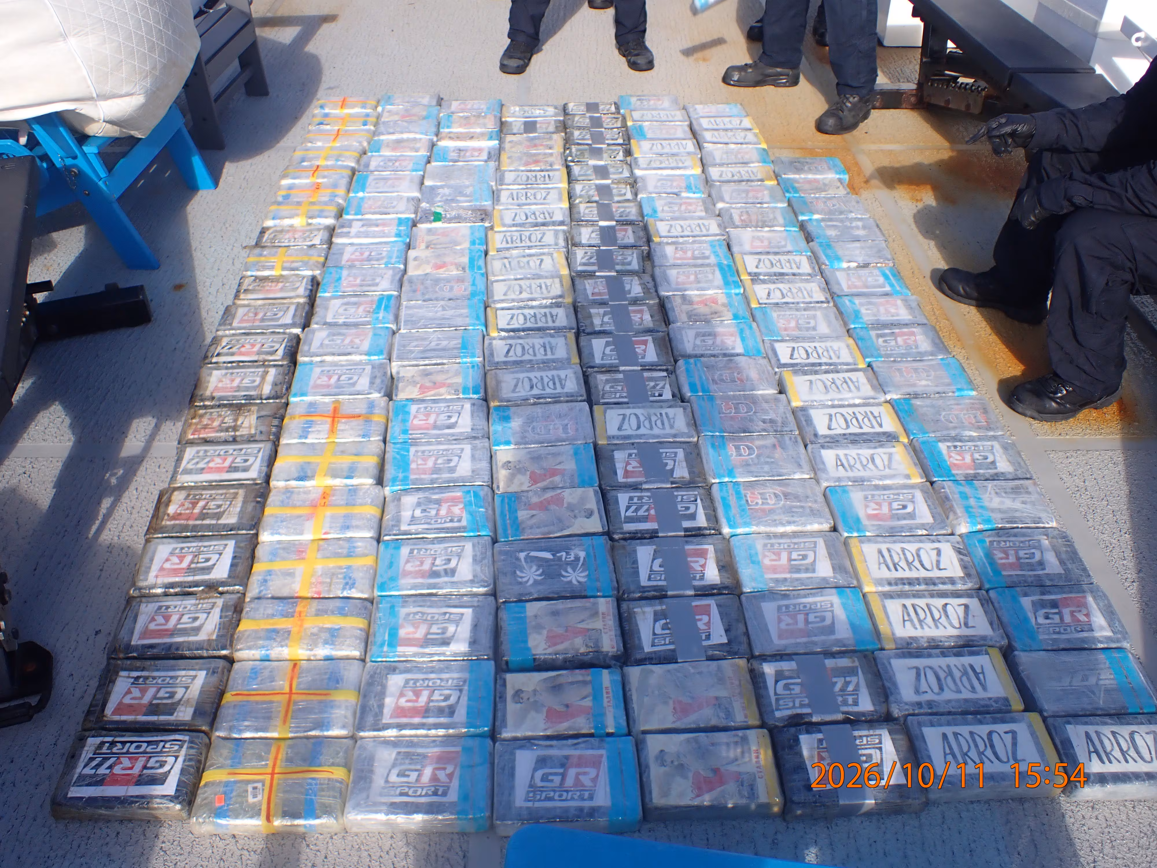 Detienen a dos dominicanos y un chino con 489 libras de cocaína al norte de Puerto Rico