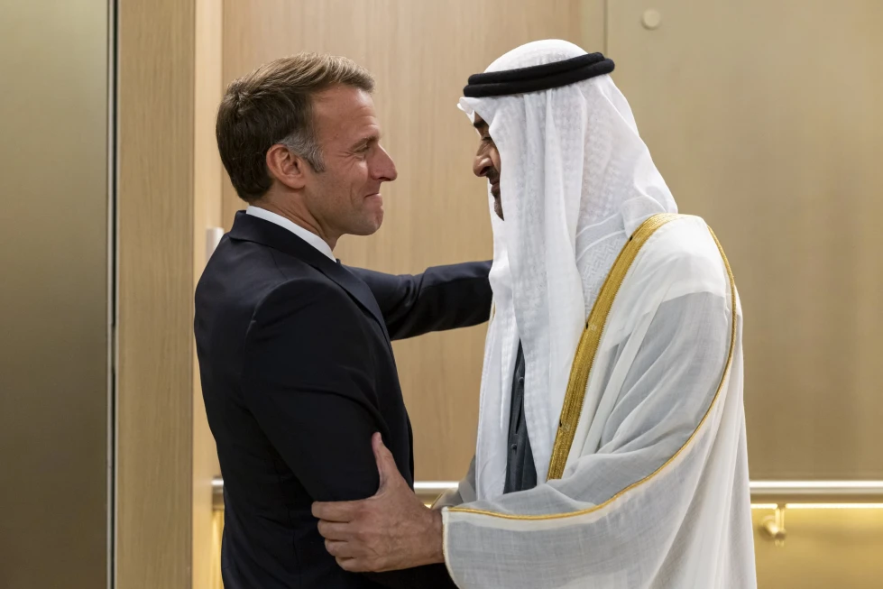 Macron rechaza comentarios “estúpidos” de Trump y otros que atribuyen disturbios a migrantes