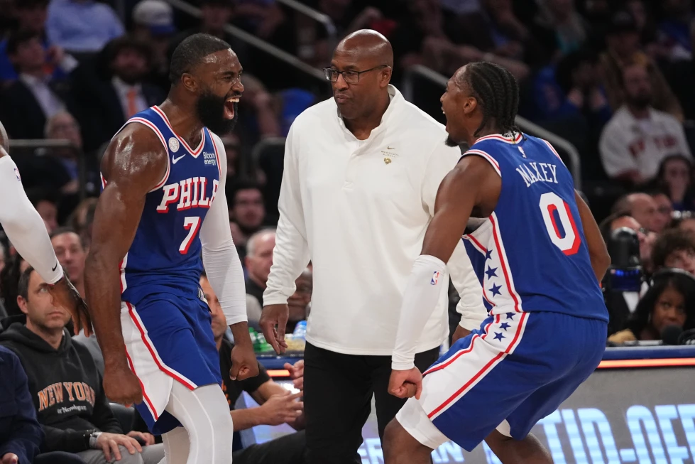 En primer juego de 76ers con LeBron y Brown superan 106-100 a Knicks campeones NBA