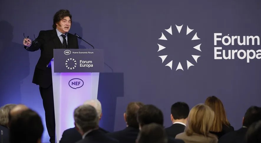 Milei irrumpe en la precampaña con insultos a Sánchez, que se declara «zurdo orgulloso»