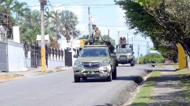 San Francisco de Macorís retoma sus actividades mientras Salcedo continúa en huelga bajo vigilancia policial y militar