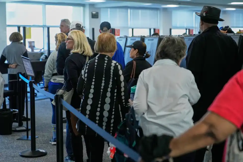 Voto anticipado aumenta en estados clave para definir el control del Senado de Estados Unidos