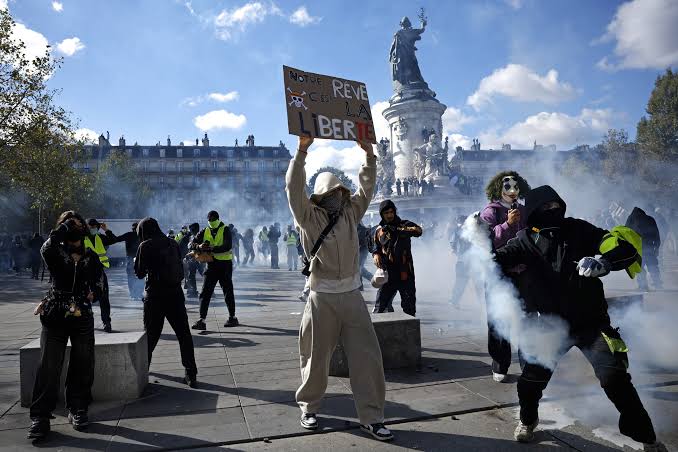 Lyon y Marsella prohíben las protestas del sábado y Francia refuerza la seguridad ante nuevos disturbios