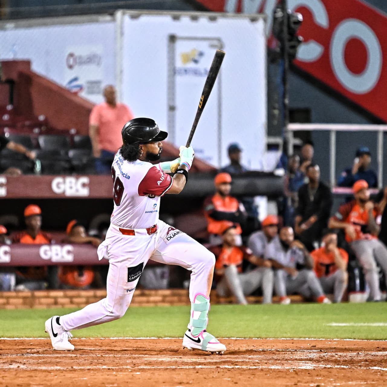 Gigantes vencen a los Toros en diez entradas y se acercan al liderato del Licey