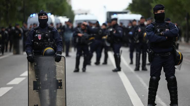 Francia desplegará 70,000 agentes ante nuevas protestas y advierte que actuará con firmeza contra la violencia