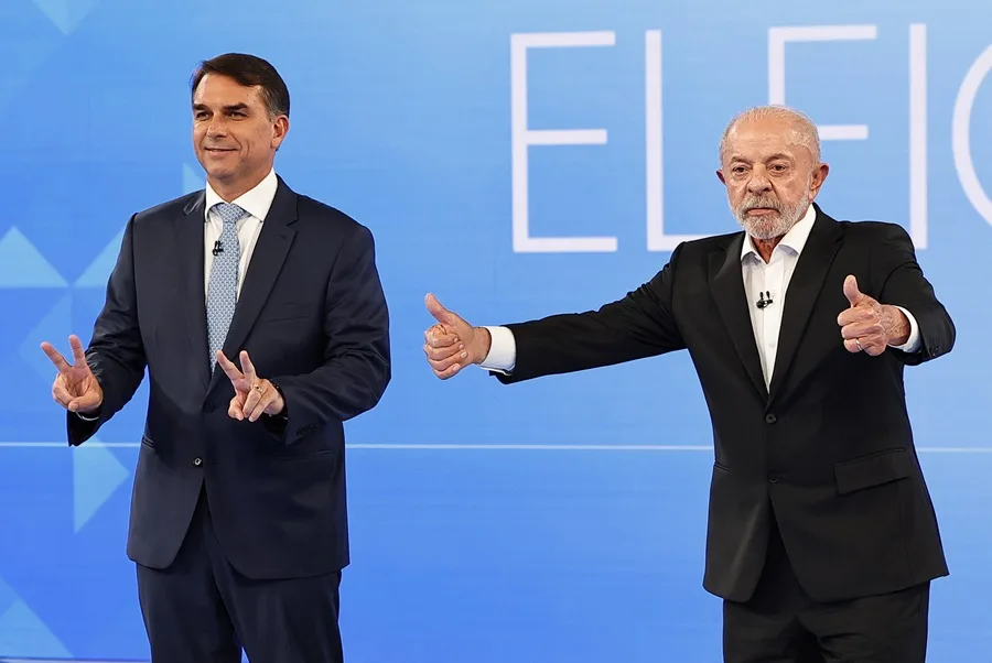 Flávio Bolsonaro y Lula se atacan por economía, seguridad y corrupción en el último debate antes de las elecciones de este domingo