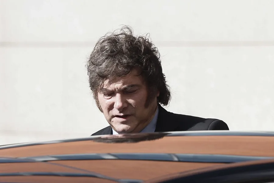Milei llama de nuevo «ladrón corrupto» a Pedro Sánchez tras su polémico viaje a Madrid